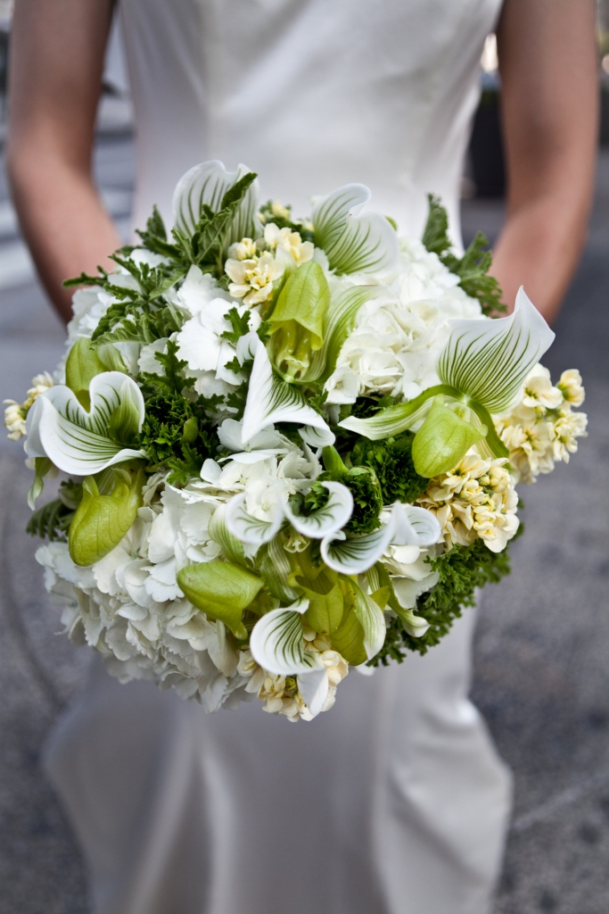  elegant white sheath wedding gown the bridal bouquet was dramatic