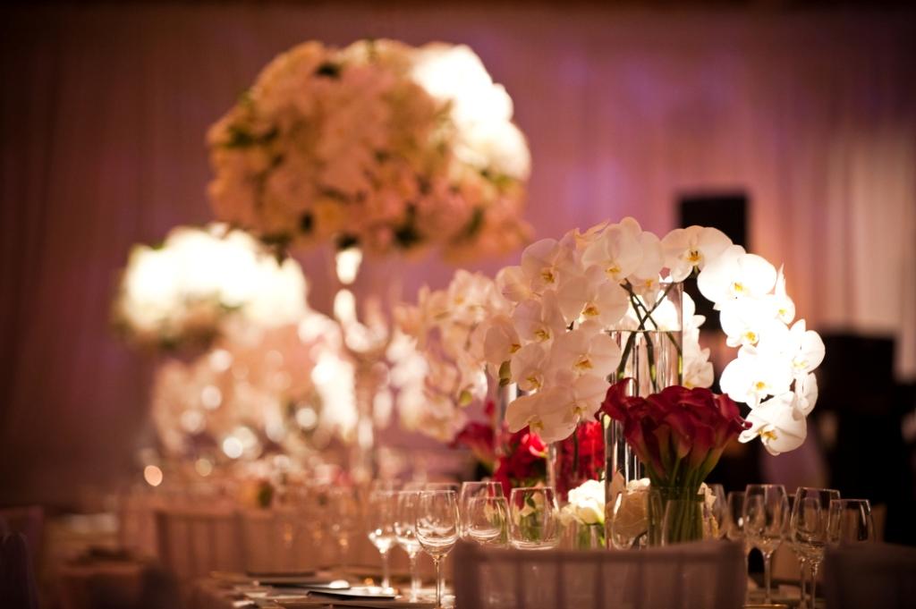 evantine design purple lighting white wedding The floral arrangements used