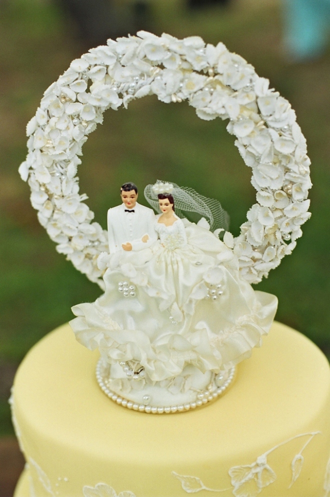 EVENT DESIGN: Vintage Wedding Cake Toppers  Evantine 